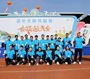 组织代表队参加合作区全民运动会，展现了吴通人团结拼搏、勇攀高峰的进取精神。